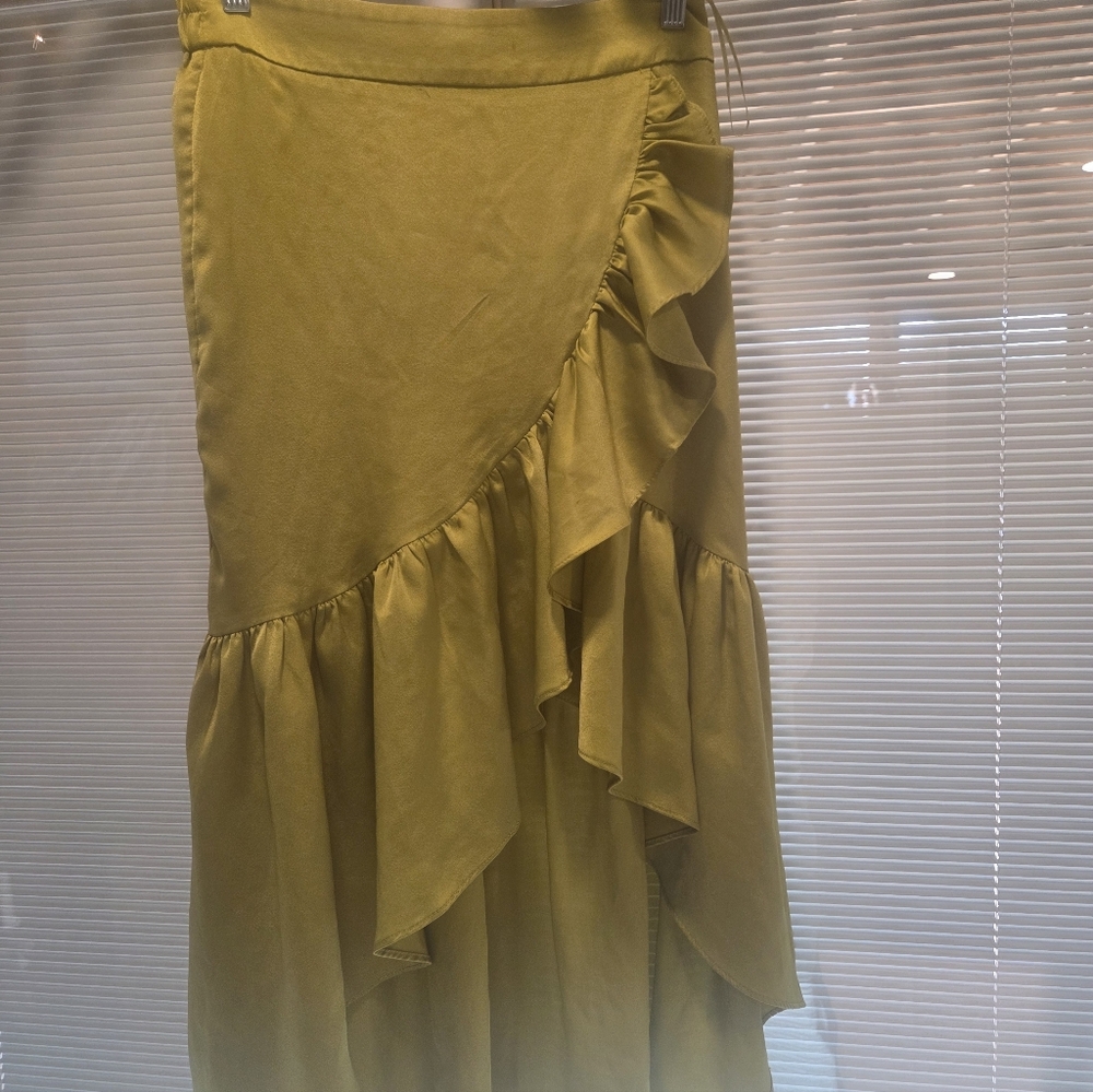 Lulumari Size M Olive Green High Low Skirt - Picture 2 of 6